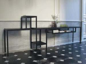 Metaform, een Nederlandse meubelfabrikant voor bijzet-, salon en eetkamertafels. in elke gewenste maat verkrijgbaar bij Gulden Interieur.