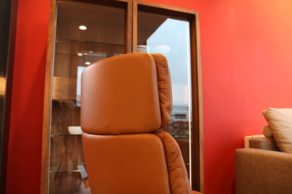 De Arva Lounge van KFF - bijzonder comfortabel zitcomfort met hoogwaardig leder. Nu direct verkrijgbaar tegen een scherpe prijs bij Gulden Interieur.