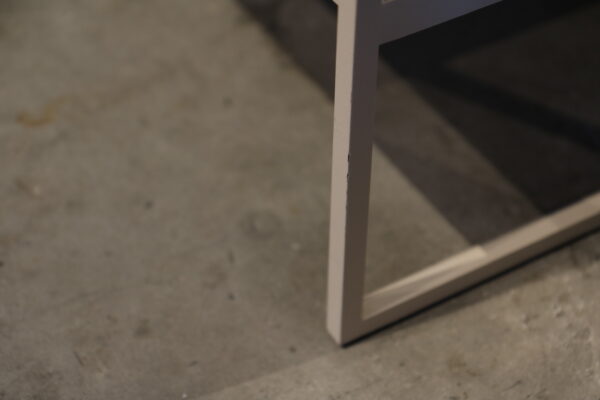 Metaform salontafel model BS-D in gelakt staal en keramiek wood-white. Direct verkrijgbaar in de showroomsale van Gulden Interieur.