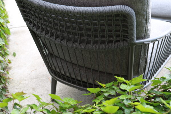Yoko - hoekbank van Rolf Benz. B1250 x D240 x H48 cm. Design tuin meubilair direct verkrijgbaar. Hoge kwaliteit bij Gulden Interieur.