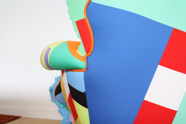 Proust Geometrica - Cappellini. Een fauteuil van Alessandro Mendini. Handgemaakt en beschilderd. Nu te zien en direct verkrijgbaar bij Gulden Interieur.