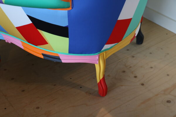 Proust Geometrica - Cappellini. Een fauteuil van Alessandro Mendini. Handgemaakt en beschilderd. Nu te zien en direct verkrijgbaar bij Gulden Interieur.