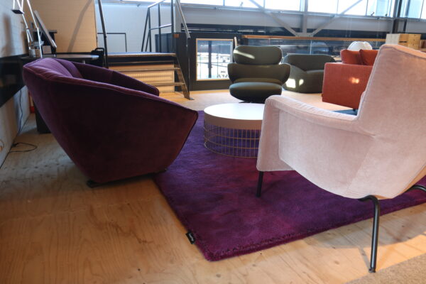 Cameleon 20 - Carpet Sign, 200 x 300 cm. deep purple met diagonaal kleurverloop. 100% wol Nieuw Zeeland. Zonder levertijd bij Gulden Interieur.