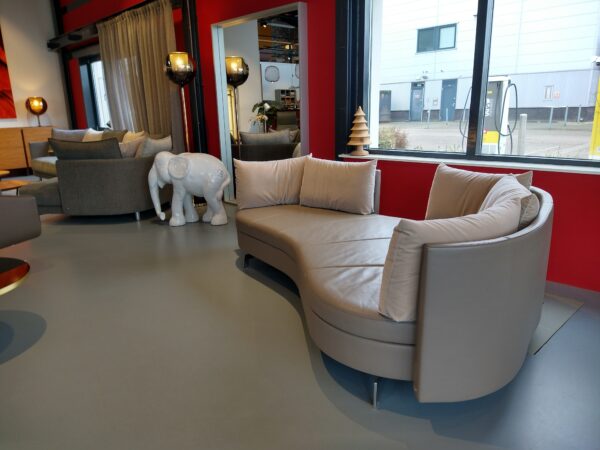 De Sede - Zitlandschap model DS 167-130 met verstelbare rugsteunen in beige leder en velours rugstoffering. Direct verkrijgbaar bij Gulden Interieur.