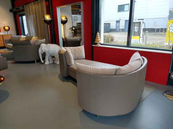 De Sede - Zitlandschap model DS 167-130 met verstelbare rugsteunen in beige leder en velours rugstoffering. Direct verkrijgbaar bij Gulden Interieur.