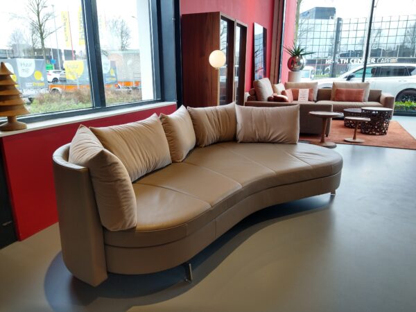 De Sede - Zitlandschap model DS 167-130 met verstelbare rugsteunen in beige leder en velours rugstoffering. Direct verkrijgbaar bij Gulden Interieur.