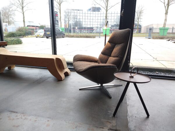 Miro - Molinari. Draaifauteuil met zachte ploffige zitkussens. Nu verkrijgbaar in de showroomsale bij Gulden Interieur - Officiële dealer.